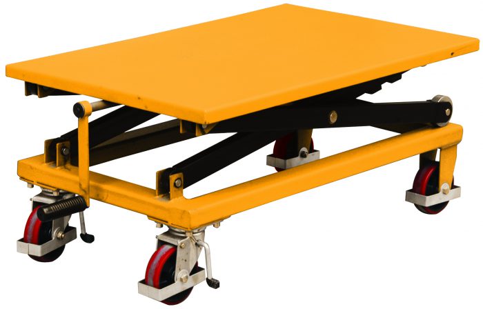 Screw type lift table in lowered position