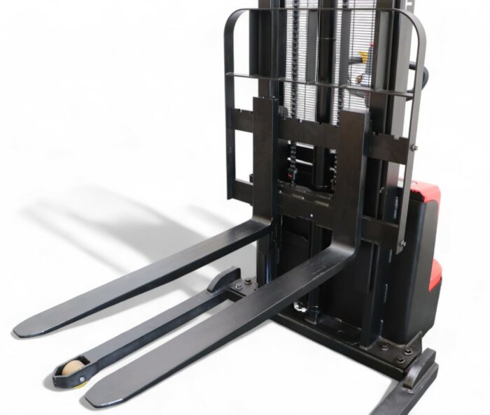 TRITON straddle stacker forks close up
