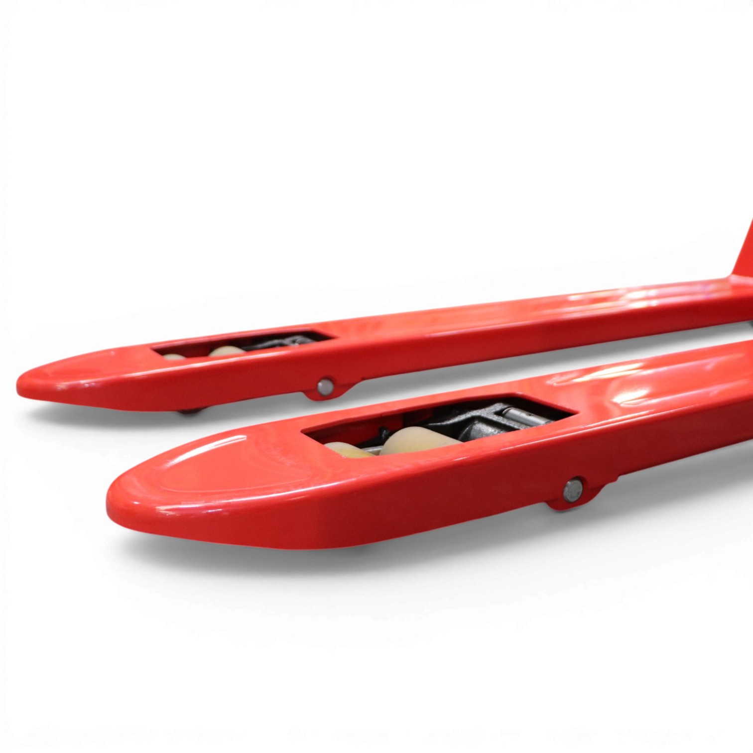 MID-EPT15-65Low-Profile-Pallet-Truck Forks Lowered Image