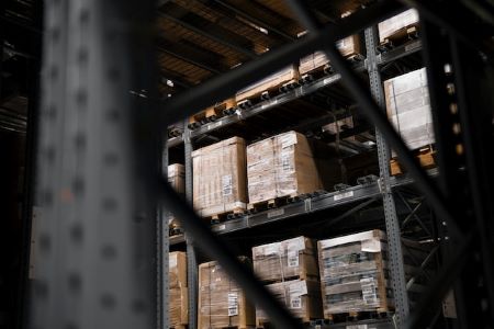 The Importance of Pallet Trucks in Temperature-Sensitive Environments